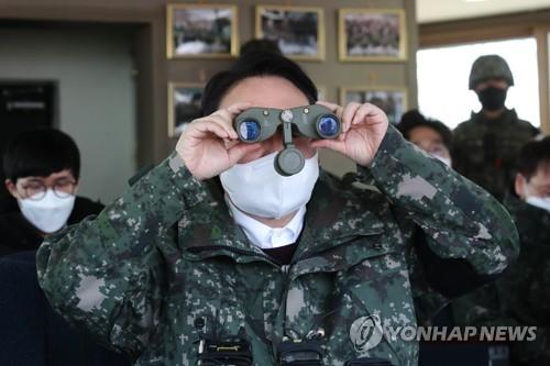 (LEAD) Yoon en route to U.S. military base Camp Humphreys