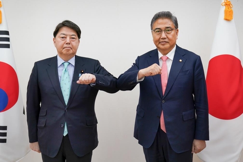 (LEAD) S. Korean FM nominee, Japanese FM vow to restore bilateral ties