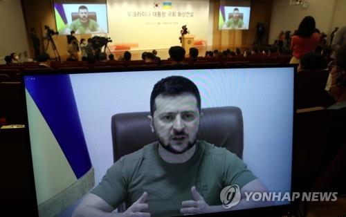 In this file photo, Ukrainian President Volodymyr Zelenskyy gives a virtual speech to the National Assembly in Seoul on April 11, 2022. (Pool photo) (Yonhap)