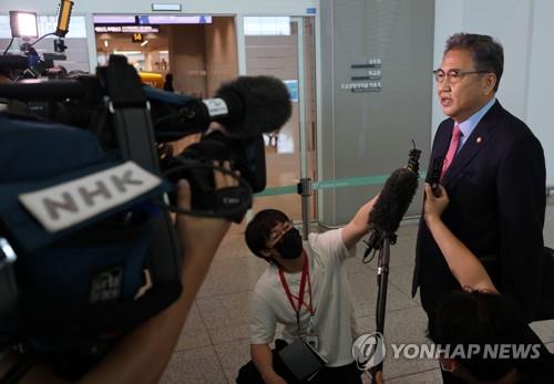 South Korean Foreign Minister Park Jin speaks to reporters at Incheon International Airport just before heading to the United States on June 12, 2022. (Yonhap)