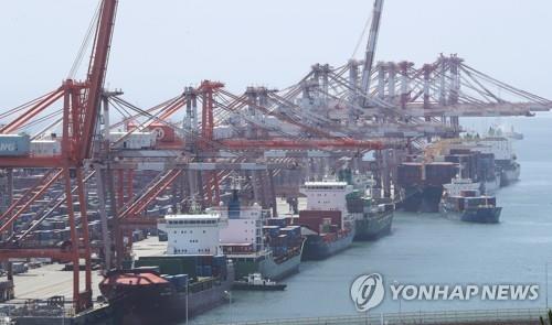 This file photo, taken July 1, 2022, shows a port in South Korea's southeastern city of Busan. (Yonhap)