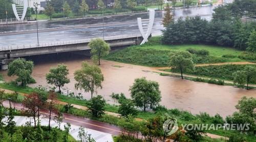 Chungcheong braces for heavy downpours as powerful rain front approaches