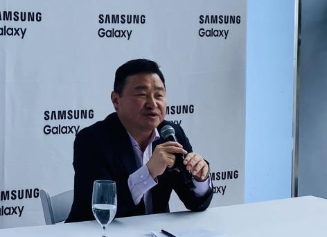 Roh Tae-moon, president and head of Samsung Electronics Co.'s mobile experience (MX) division, talks during a press conference in New York on Aug. 10, 2022. (Yonhap)