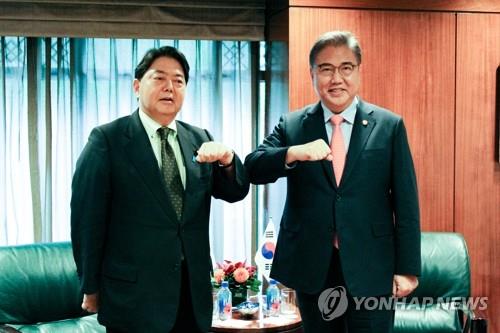 Top diplomats of S. Korea, Japan condemn N. Korea's missile firings
