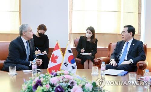(LEAD) S. Korea, Canada to sign agreement on supply chains of key minerals