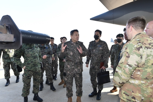 (LEAD) JCS chief inspects allies' special ops drills, calls for accurate strike capabilities