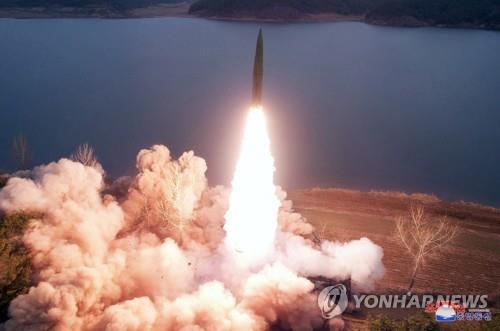 (4th LD) N. Korea fires one ICBM ahead of S. Korea-Japan summit: military