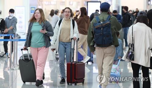 S. Korea's new COVID-19 cases remain in 10,000s for 4th day amid eased curb
