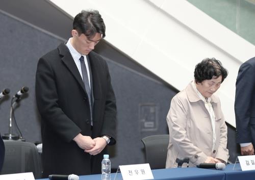 Grandson of ex-President Chun apologizes to victims of 1980 democracy rising