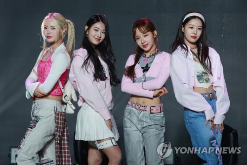 Rookie girl group Fifty Fifty poses for photos during a news conference at an art hall in Seoul, in this April 13, 2023, file photo. (Yonhap)