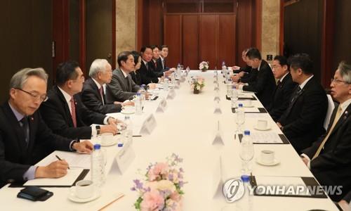 S. Korean, Japanese biz, gov't officials in Seoul to discuss economic ties