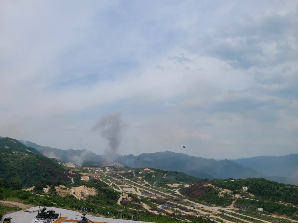 (Yonhap Feature) S. Korea, U.S. stage massive live-fire drills marking 70th alliance anniv. amid N.K. threats