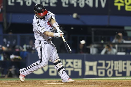 This May 18, 2023, file photo provided by the LG Twins shows Park Dong-won of the Twins during a Korea Baseball Organization regular season game against the KT Wiz at Jamsil Baseball Stadium in Seoul. (PHOTO NOT FOR SALE) (Yonhap)