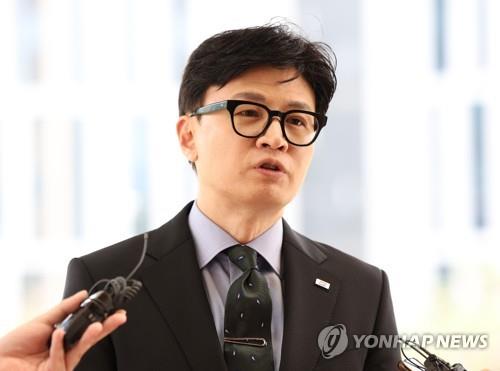 Justice Minister Han Dong-hoon speaks to reporters in Seoul on May 30, 2023. (Yonhap)