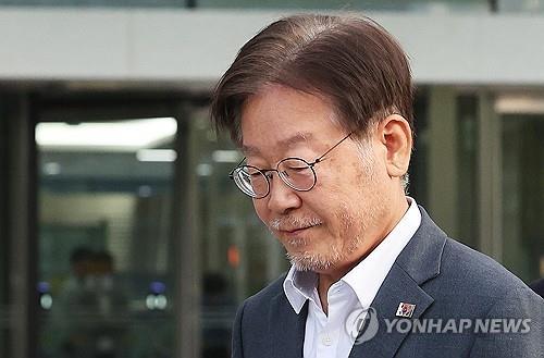 Lee Jae-myung, leader of the main opposition Democratic Party, leaves the Suwon District Prosecutors Office in Suwon, 30 kilometers south of Seoul, on Sept. 12, 2023, after hourslong questioning on allegations of his involvement in an illegal money transfer to North Korea. (Yonhap)
