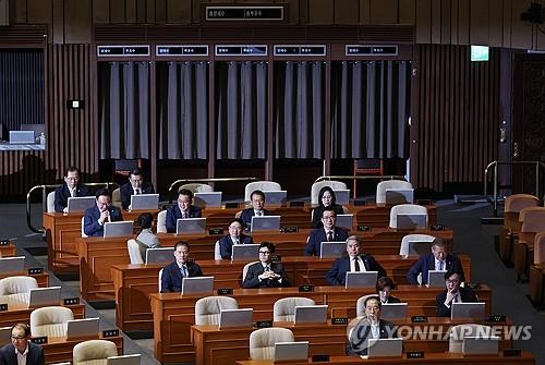 Lawmakers attend a plenary session at the National Assembly in Seoul on Sept. 20, 2023. (Yonhap)