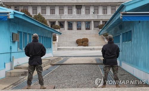 Soldados surcoreanos hacen guardia en la aldea de tregua de Panmunjom, también conocida como Área de Seguridad Conjunta, el 3 de marzo de 2023. (Yonhap)