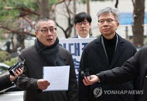 Park Myung-ha (L), who heads organizational affairs at the Korea Medical Association (KMA), and Kim Taek-woo, the head of the KMA's emergency committee, speak to reporters before being questioned by the police in Seoul on March 12, 2024. (Yonhap) 