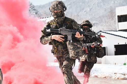 South Korean troops take part in a combined exercise with U.S. Marines at the Korea Combat Training Center in the mountainous county of Inje, 126 kilometers northeast of Seoul, in this undated photo provided by the Army on March 28, 2024. (PHOTO NOT FOR SALE) (Yonhap)