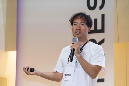 Sung Kim, co-founder and CEO of Upstage, speaks during a press conference in Seoul on May 16, 2023, in this file photo provided by the company. (PHOTO NOT FOR SALE) (Yonhap)