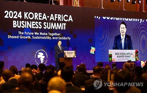 South Korean President Yoon Suk Yeol delivers a keynote speech during the 2024 Korea-Africa Business Summit at Lotte Hotel in Seoul on June 5, 2024. (Yonhap)