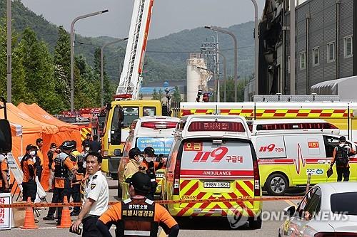 Ambulances enter the fire-engulfed lithium battery manufacturing plant in Hwaseong, south of Seoul, on June 24, 2024. (Yonhap)