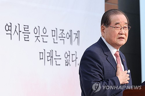 Lee Jong-chan, chief of the Heritage of Korean Independence, speaks during a ceremony commemorating Liberation Day at Hyochang Park in central Seoul on Aug. 15, 2024. (Yonhap)