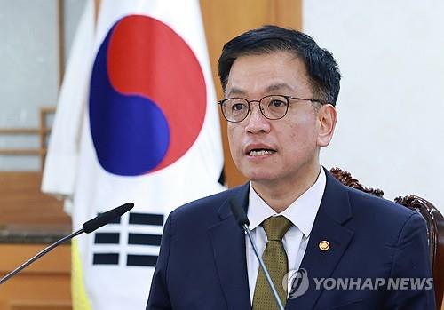 Acting President Choi Sang-mok convenes the National Security Council at the government complex building in Seoul on Dec. 27, 2024. (Yonhap)