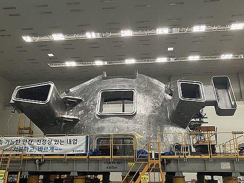 Esta foto, proporcionada por el Ministerio de Ciencias el 22 de noviembre de 2024, muestra un sector de buques de vacío fabricado por Corea del Sur para el proyecto internacional del reactor experimental termonuclear (ITER). (Foto no a la venta) (Yonhap)