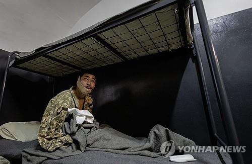 Un soldado norcoreano herido, capturado por las fuerzas ucranianas, se ve en esta foto de archivo publicada en el telegrama del presidente ucraniano Volodymyr Zelenskyy el 11 de enero de 2025. (Foto no a la venta) (Yonhap)