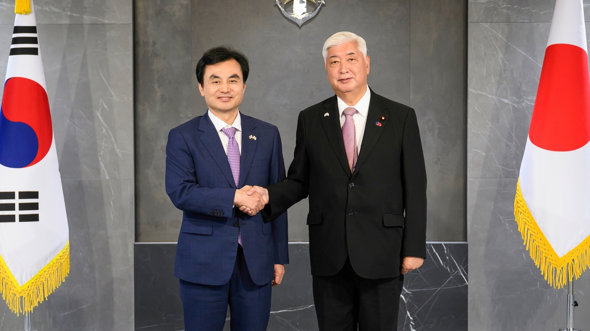 (LEAD) Defense chiefs of S. Korea, Japan agree to explore cooperation on advanced technologies