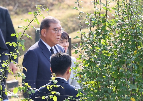 Japan's Ishiba pays tribute to late S. Korean student symbolizing friendly bilateral ties
