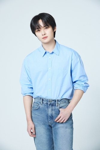 Stray Kids' Lee Know donates 200 mln won to mark birthday