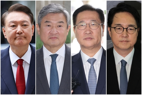 (LEAD) Ex-President Yoon, 5 others indicted over ex-defense chief's alleged flight to Australia