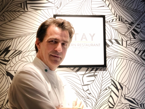  Chef Yannick Alléno : «L'étoile Michelin est avant tout aux équipes coréennes»