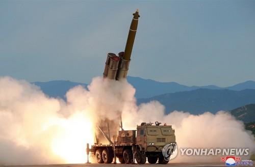 La Corée du Nord a testé le samedi 24 août 2019 un nouveau lance-roquettes multiple de très grande taille sous la direction de son dirigeant Kim Jong-un, rapporte le lendemain l'Agence centrale de presse nord-coréenne (KCNA). (Capture d'écran du site de la KCNA) (Utilisation en Corée du Sud uniquement et redistribution interdite)
