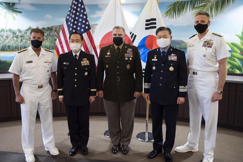 Les chefs militaires sud-coréen, américain et japonais s'engagent à renforcer la coopération trilatérale