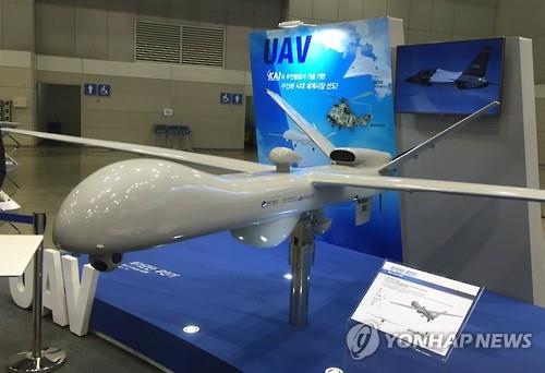 Un modèle d'un avion sans pilote exposé par Korea Aerospace Industries (KAI) durant une exposition, le vendredi 9 septembre 2016. 