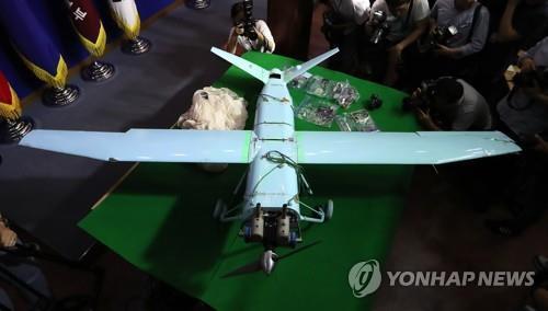 Un drone nord-coréen découvert dans une montagne du comté d'Inje, au nord-est, en 2017. (Photo d'archives Yonhap)