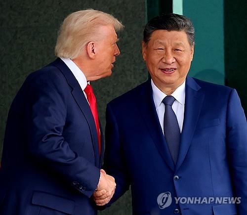 Apec 2025 : Trump et Xi tiennent un sommet sur fond de guerre commerciale