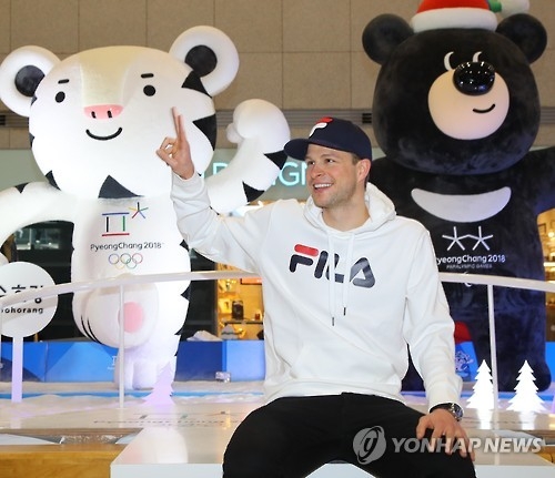ＩＳＵ世界選手権出場のため韓国に到着したスピードスケートのクラマー選手（聯合ニュース）