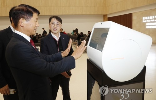 韓国 金浦空港 案内ロボットを試験運用 聯合ニュース