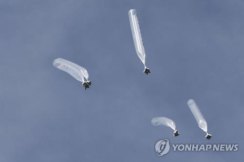 脱北者団体が北朝鮮の体制を批判するビラをつけて飛ばした風船（資料写真）＝（聯合ニュース）