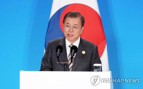 文大統領「米朝対話による平和進展へ共に努力」　韓中日首脳会談