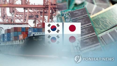 日本が７月に半導体・ディスプレー材料の対韓輸出規制を強化して以降、両国の対立は深刻化した（コラージュ）＝（聯合ニュース）