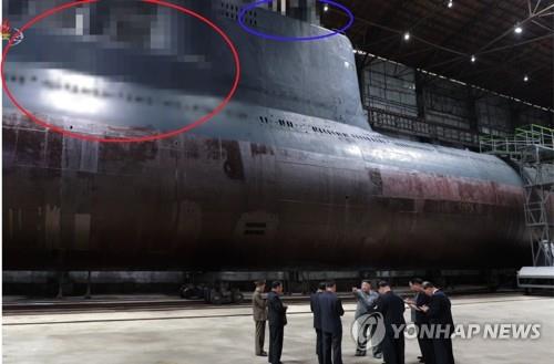 １９年７月、潜水艦を視察する金正恩氏（朝鮮中央ＴＶ＝聯合ニュース）≪転載・転用禁止≫