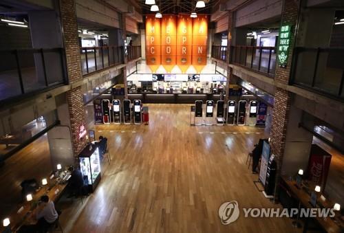 韓国の観光、文化、スポーツ産業は新型コロナウイルスの流行で打撃を受けている。人影のない映画館のチケット売り場（資料写真）＝（聯合ニュース）