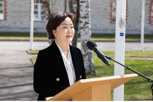 記念行事でスピーチする金善喜氏（ＣＣＤＣＯＥ提供）＝９日、ソウル（聯合ニュース）≪転載・転用禁止≫