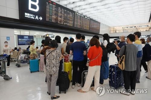訪日観光再開後初の韓国人団体客が成田到着　「わくわくしている」