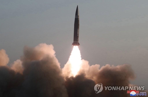 北朝鮮　朝鮮半島東の東海に弾道ミサイル発射